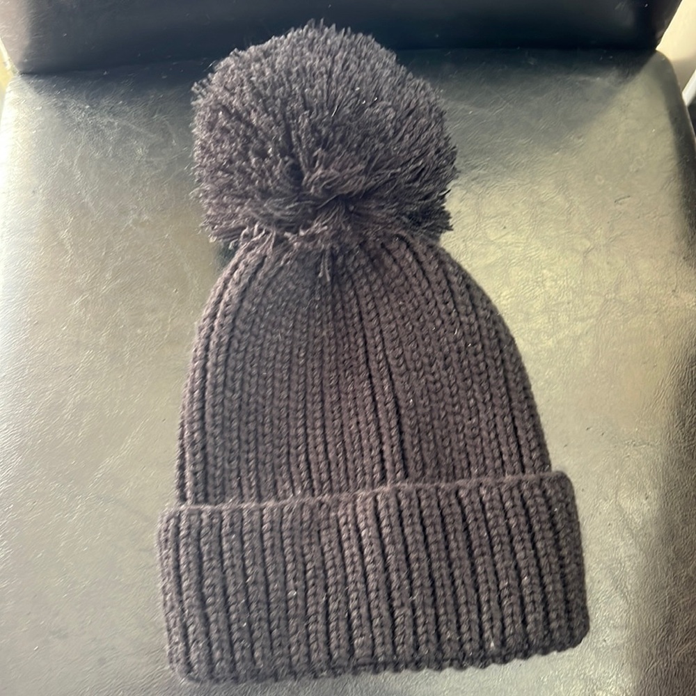 Steve Madden black Large POM roll cuff knit ski cap beanie hat Adult one size